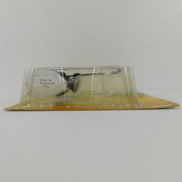 Kenner 1998 Starting Lineup NHL Chicago Blackhawks Tony Amonte Action Figure - Picture 3 of 6